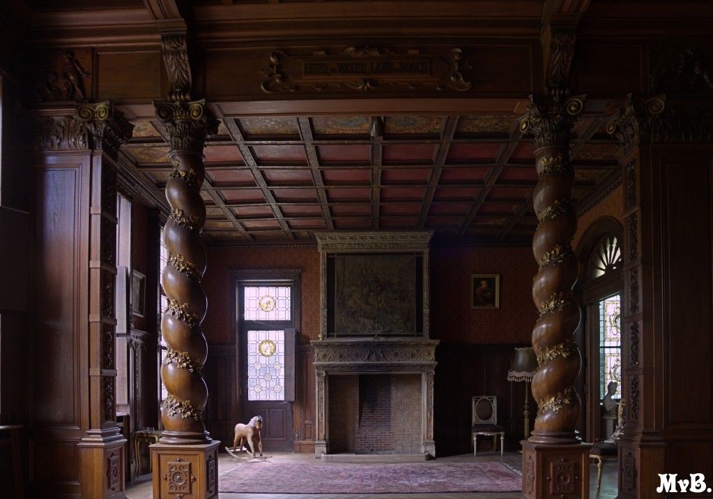 [img width=1023 height=715]http://i1262.photobucket.com/albums/ii615/micheleindhoven/Town%20mansion/3_ShiftN.jpg[/img]